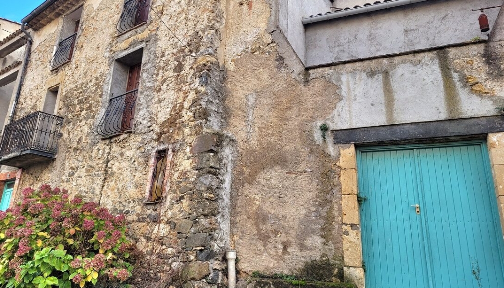 Village House With 73 M2 Of Living Space, Terrace And Cellars/workshops. 1 LAU140400EA 1 1089x623 1