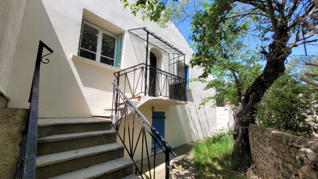 Pretty Village House Offering 85 M2 Of Living Space With Small Garden/courtyard And 2 Terraces. 1 LAU162000EA 1110x623 1