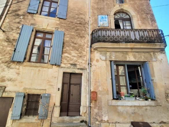 LAU179900EA 840x623 1