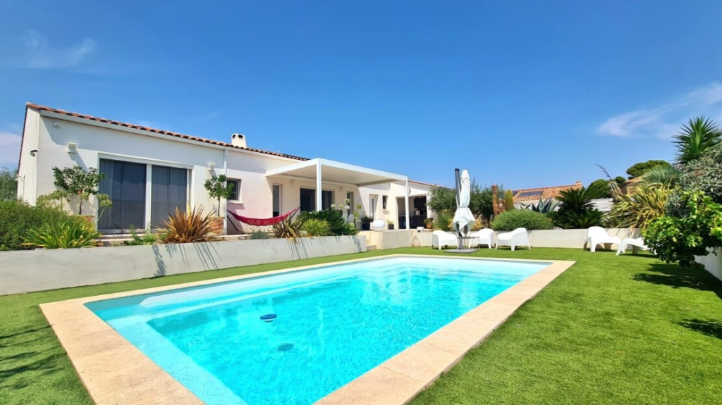 Superb Contemporary Single Storey Villa With 156 M2 Of Living Space On A 749 M2 Plot With Pool. High Standing, Quiet Location 1 MIR648000ED 1110x623 1