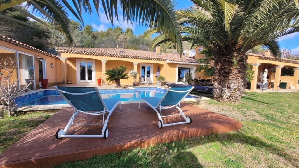 Superb Villa With 195 M2 Of Living Space On 5865m2 Of Land With Pool And Stunning Views Of The Village And The Countryside. 1 MUR670000EA 1110x623 1
