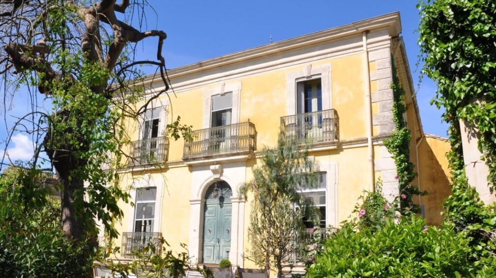 Beautiful Bourgeoise House, Entirely Renovated With Taste, Offering 7 Bedrooms, 7 Bathrooms And Annexes On A 870 M2 Plot With Pool. 1 MUR792720EA HD 1110x623 1