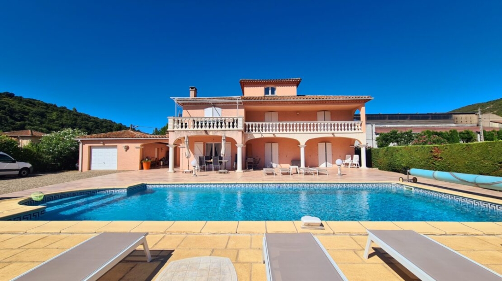 Beautiful Villa With 248 M2 Of Living Space Offering 7 Bedrooms On A 2165 M2 Plot With Pool And Views And Partly Constructible. 1 ROQ810000EA 1110x623 1