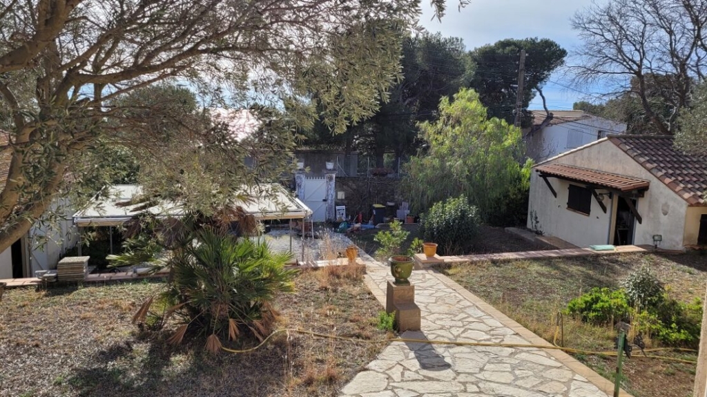 Charming Villa To Refresh With 100 M2 Of Living Space Plus An Independent Studio, On 900 M2 Of Land With Views Onto The Mediterranean Sea. 1 SET1155000EA 1110x623 1