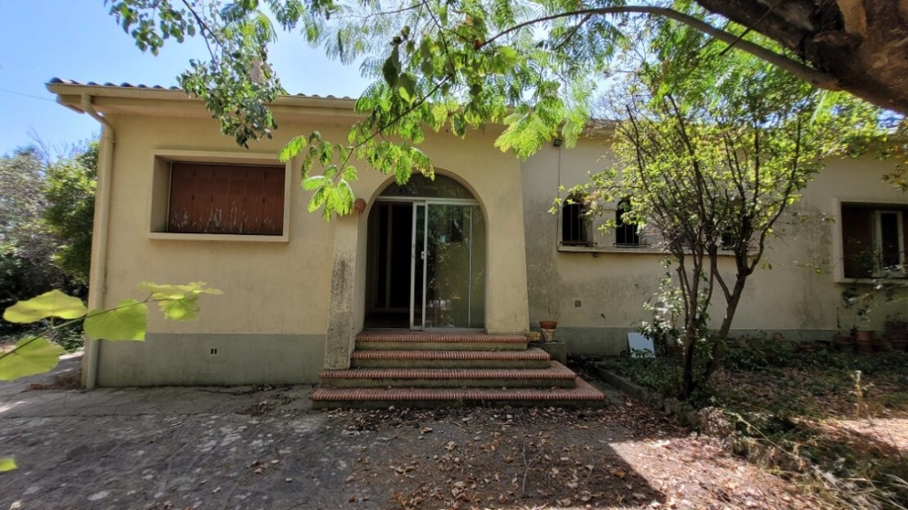 Charming House Dating From The 60s, Situated Off A Housing Estate On A Generous 849 M2 Plot, Offering A Unique Opportunity For Renovation And Customisation Enthusiasts. 1 SGF289000EB 1110x623 1