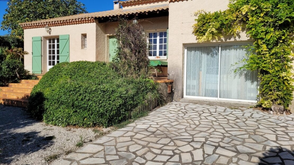 Charming, Cosy Single Storey Villa With 100 M2 Living Space, 830 M2 Garden, Large Garage And Swimming Pool. 1 SGF349000EA 1110x623 1