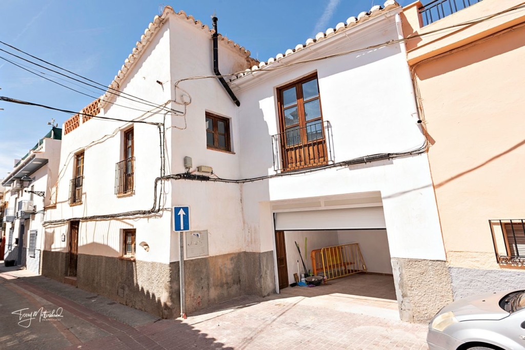Velez de Benaudalla 1 Three bedroom townhouse with integral garage plus a one bedroom cottahe for sale in Velez de benaudalla 1 xlarge