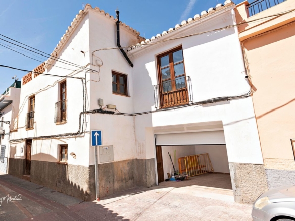 Three bedroom townhouse with integral garage plus a one bedroom cottahe for sale in Velez de benaudalla 1 xlarge
