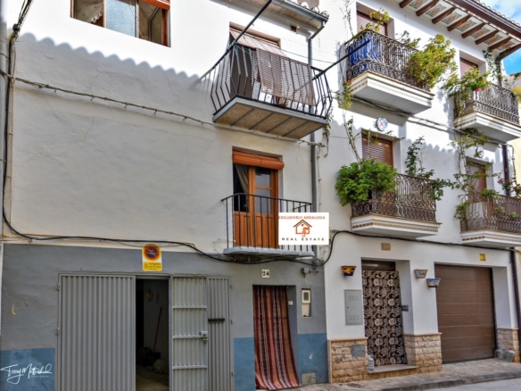 Three bedroom townhouse with larage garage cellars and gardens in Alhama de Granada 1 xlarge