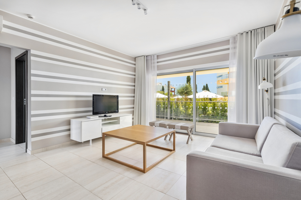 Vilamoura 1 ad64801ecc1b539a3b09 xlarge