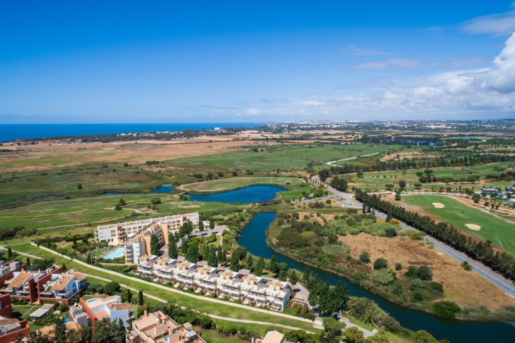 Vilamoura 1 b07891238db77a491ae3 xlarge