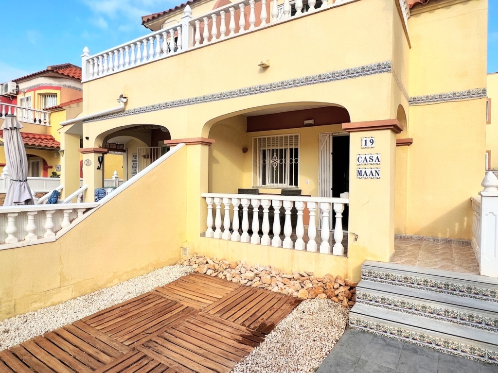 La Zenia 1 c214925f576c01bf4e66 xlarge