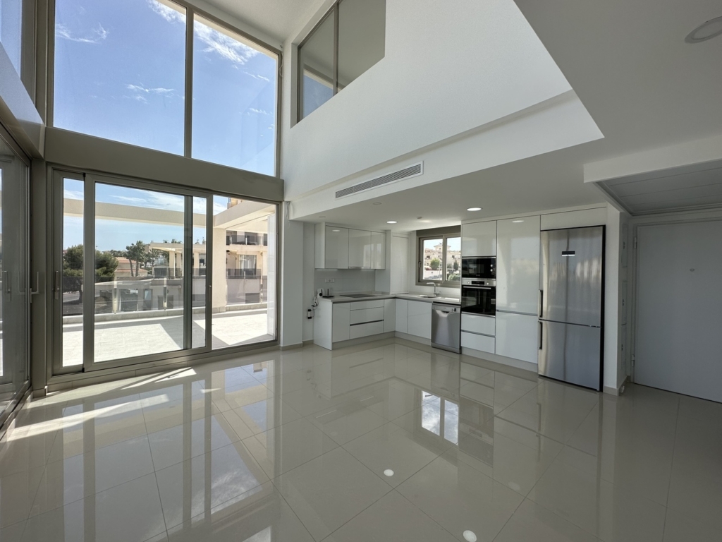 La Zenia 1 c9a617edf8cfc02ec458 xlarge