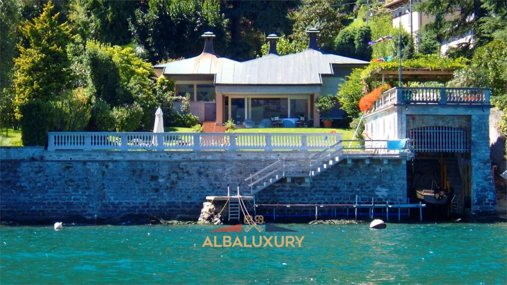 Lakefront villa with private dock and jetty 1 imm 120304 20241104195304 1920
