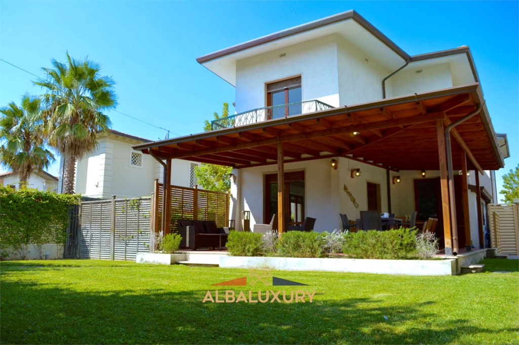 Villa in Forte dei Marmi, near the beach 1 imm 120356 20241105181205 1920