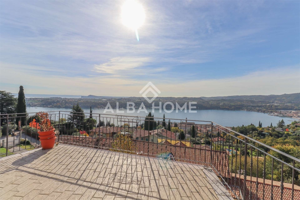 Detached house with swimming-pool and breath-takin 1 imm 52790 1920