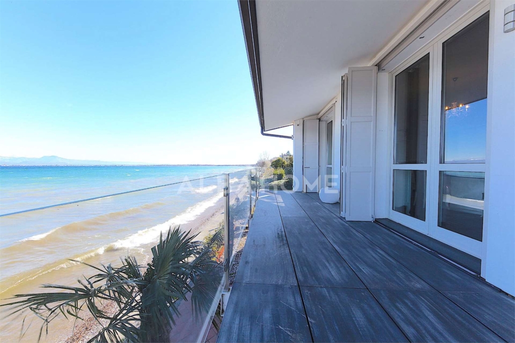 Detached villa facing the lake 1 imm 53228 20220318142614 1920