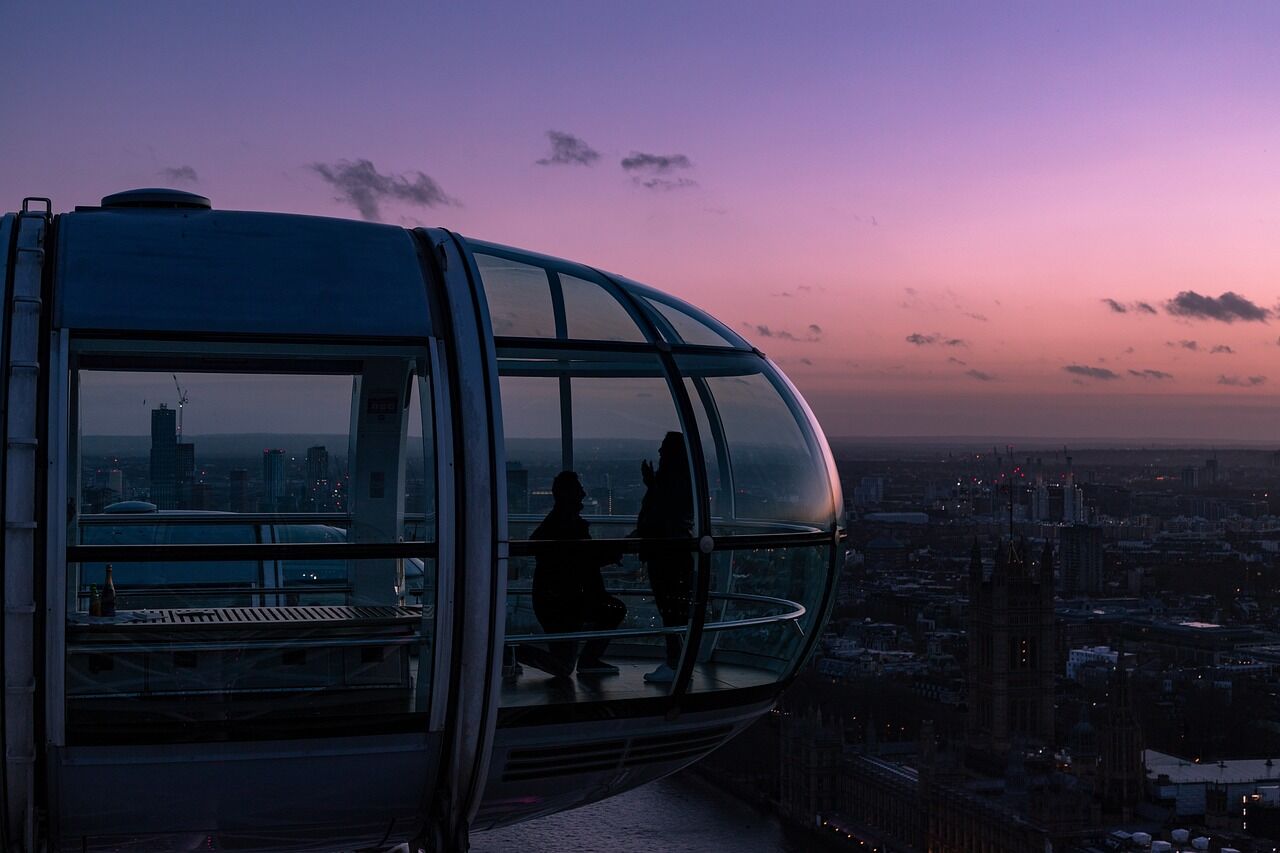 Elegant 1-bedroom apartment in Woolwich, London, offering stunning skyline vistas. Modern living spa.