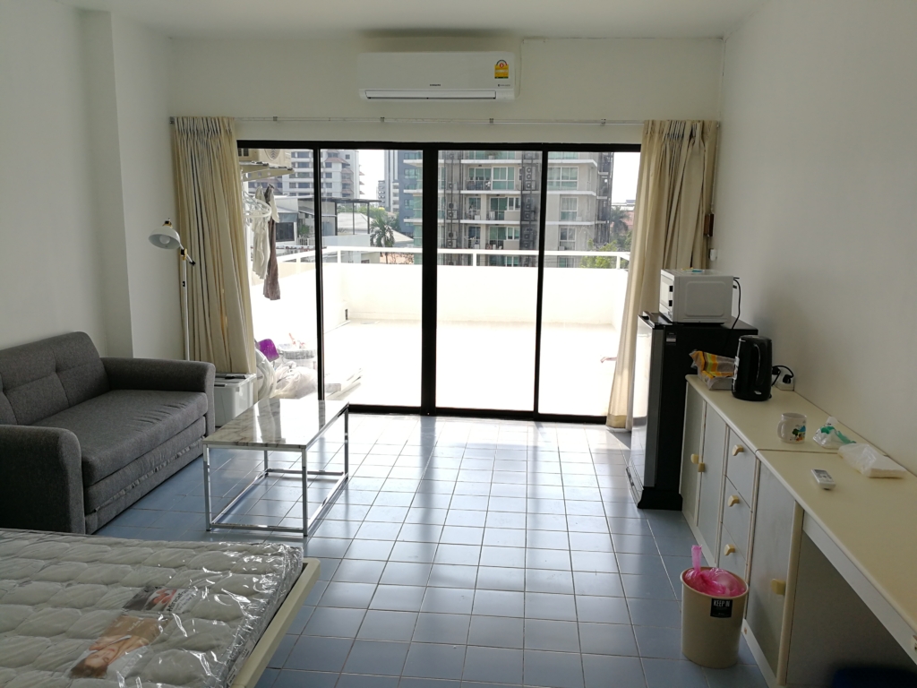 Excellent 1 Bed Apartment For Sale in Centurion Park Complex Bangkok 1 0 10 12