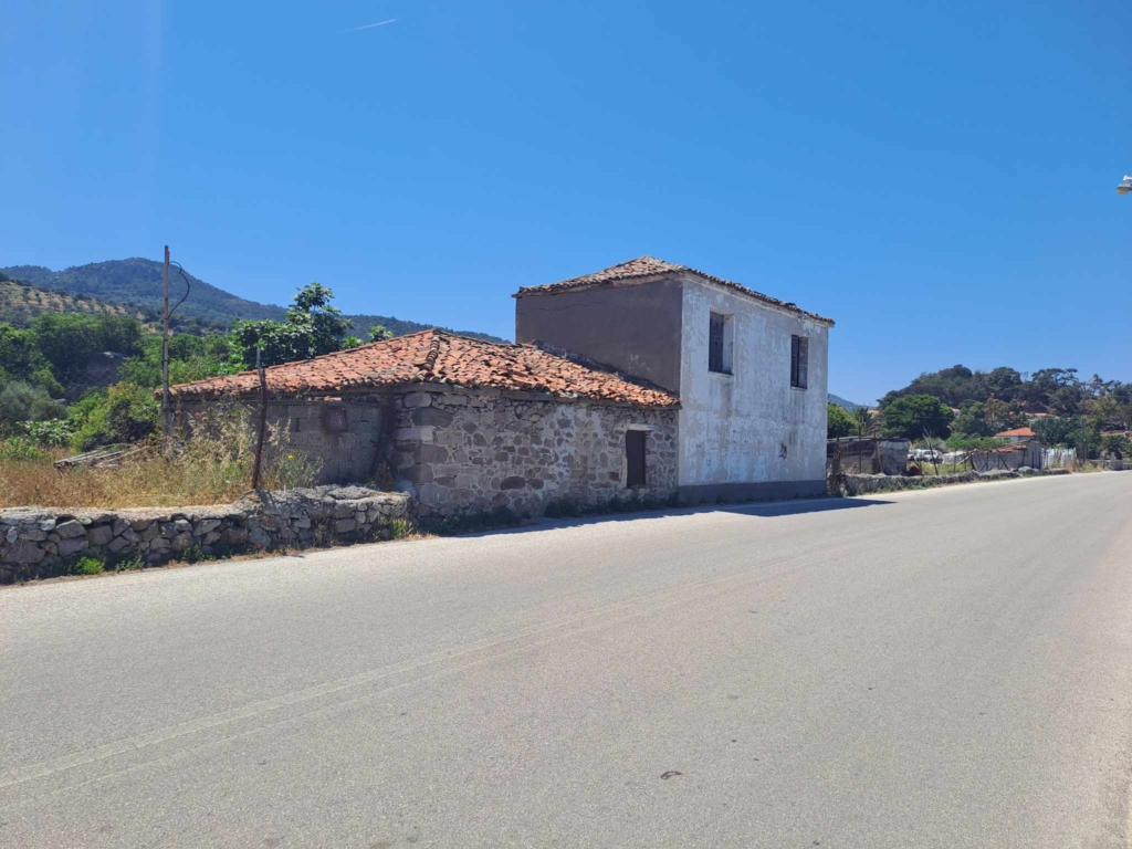 Excellent House With Land For Renovation in Petra Lesvos 1 0 12