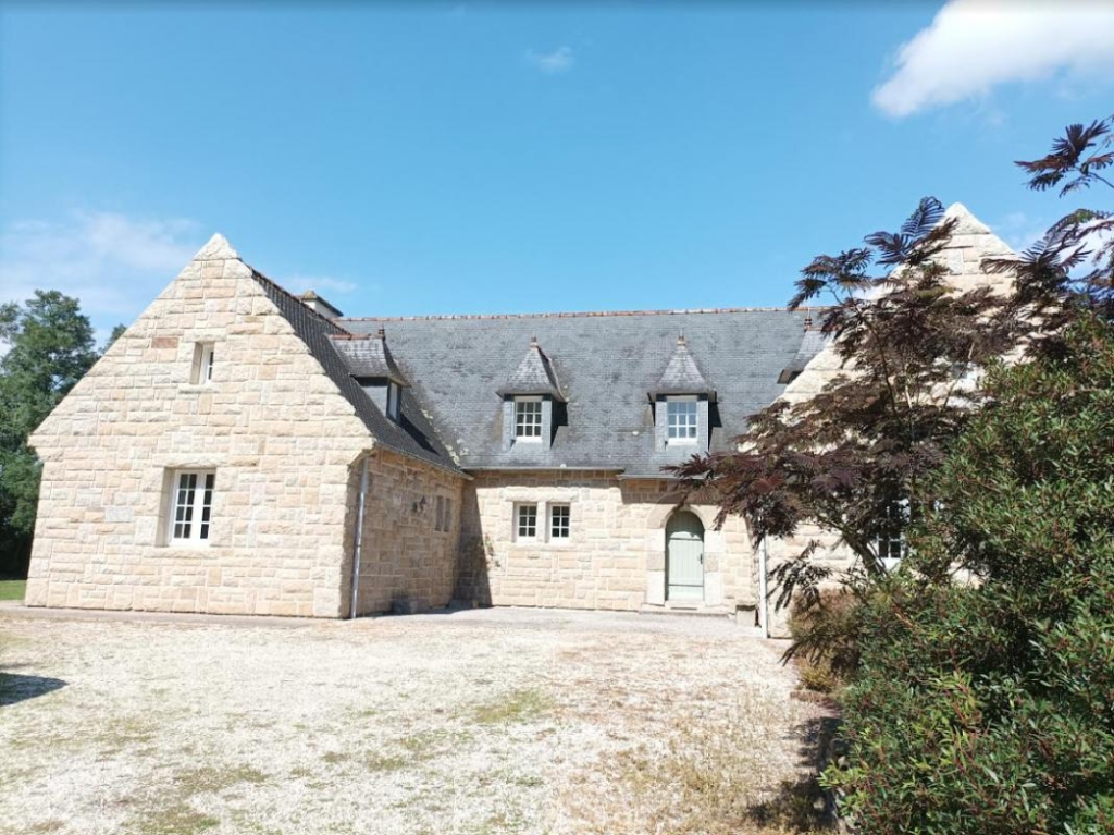 Excellent 6 Bed Chateau For Sale In Chateauneuf-du-Faou Brittany 1 0 18