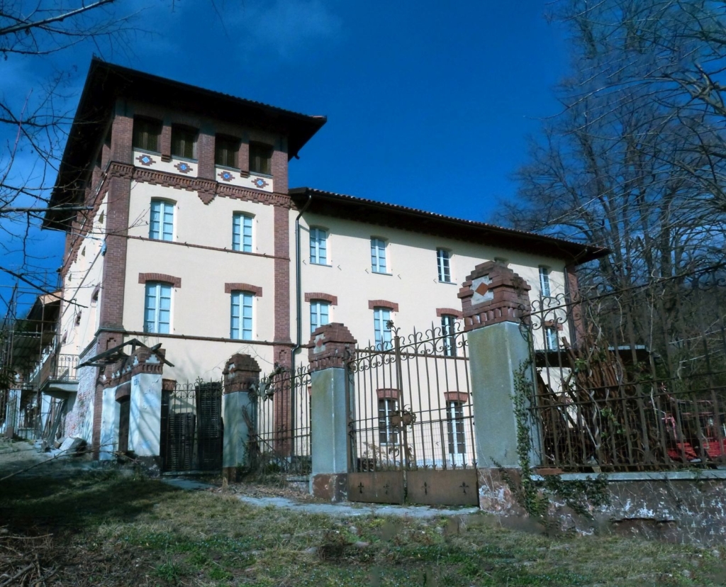 Excellent 12 Bed Villa For Sale in Rivalba Turin 1 0 19 9