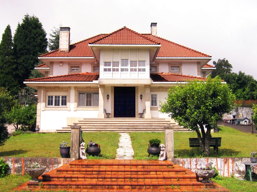 Luxury 5 Bed Villa For Sale in Santiago de Compostela 1 0 4 13