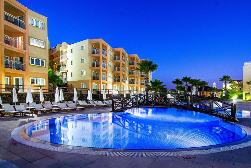Atemberaubende 2-Zimmer-Wohnung zum Verkauf im Kusadasi Golf und Spa Resort Aydin 1 0 49