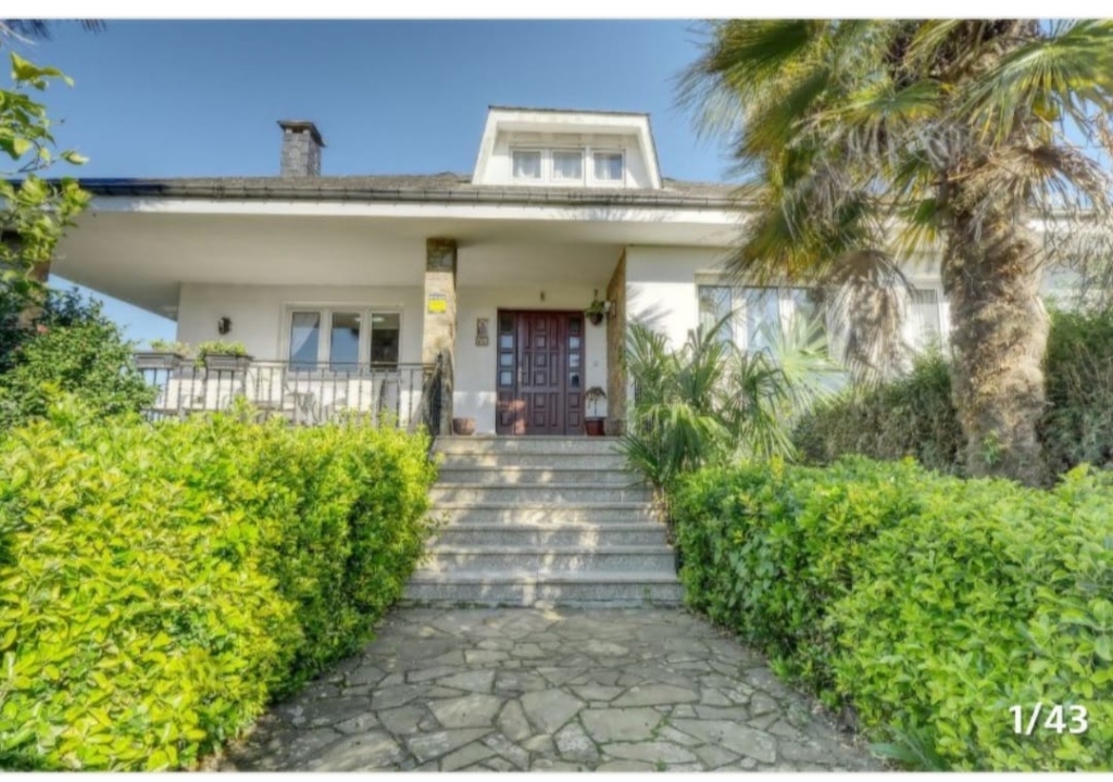 Stunning 6 Bed Villa For Sale in A Coruna Galicia 1 0 5 24