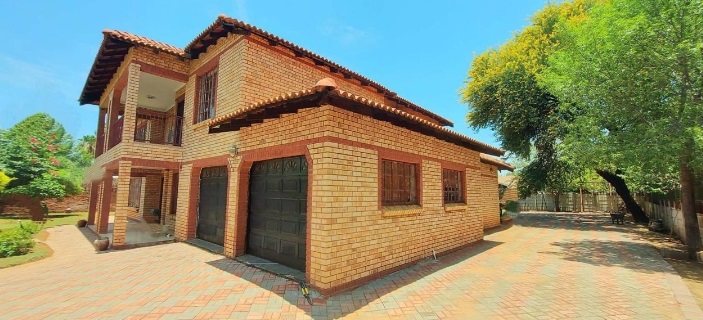 Stunning 5 Bed House For Sale In Mmabatho, South 1 00 2 2