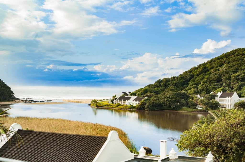 Luxury 3 Bed Villa For Sale in Port Edward South 1 00 2 7