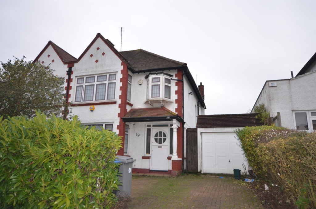 Excellent 3 Bed Semi Detached House For Sale Wembley Park London Middlesex 1 1 1 21