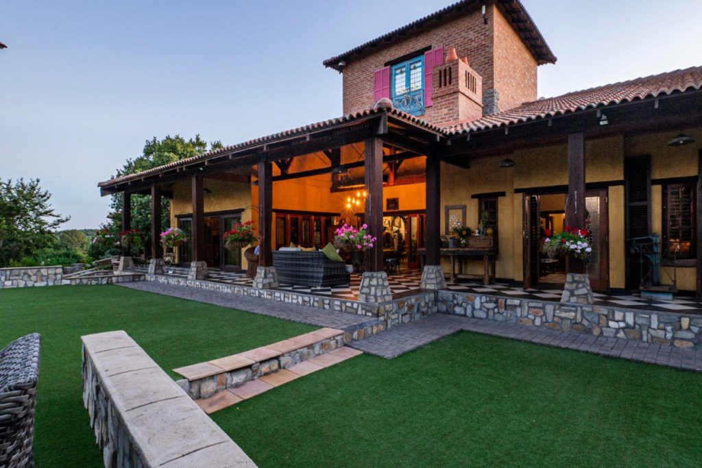Luxury 3 house, 9 Bed Estate For Sale In Johannesburg South Africa with Great Business 1 3 5 19
