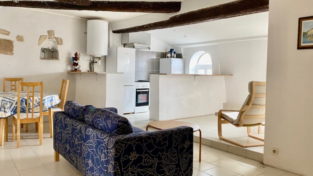 Furnished And Refreshed Apartment With 54 M2 Of Living Space, Ideally Located In The Heart Of A Sought-After Historical And Dynamic City. 1 AGD88000EA HD 1110x623 1