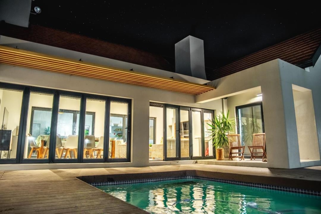 Luxury 5 Bed Villa For Sale In Port Owen South 1 Ensure1280x720 1 2