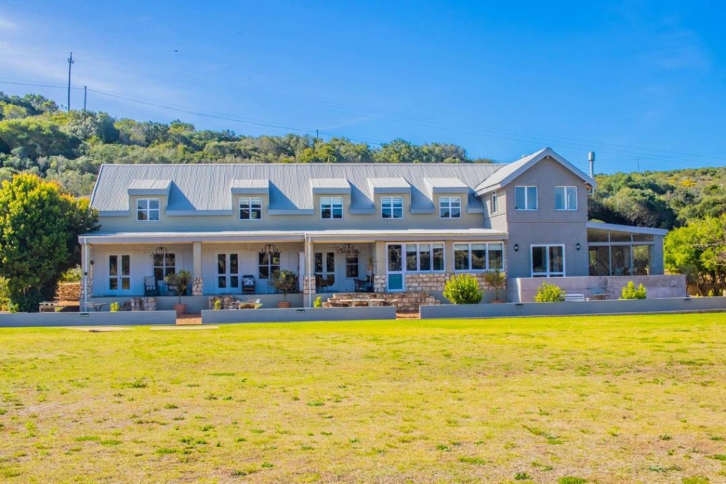 Luxury 10 Bed House For Sale in Still Bay South 1 Ensure1280x720 1 4