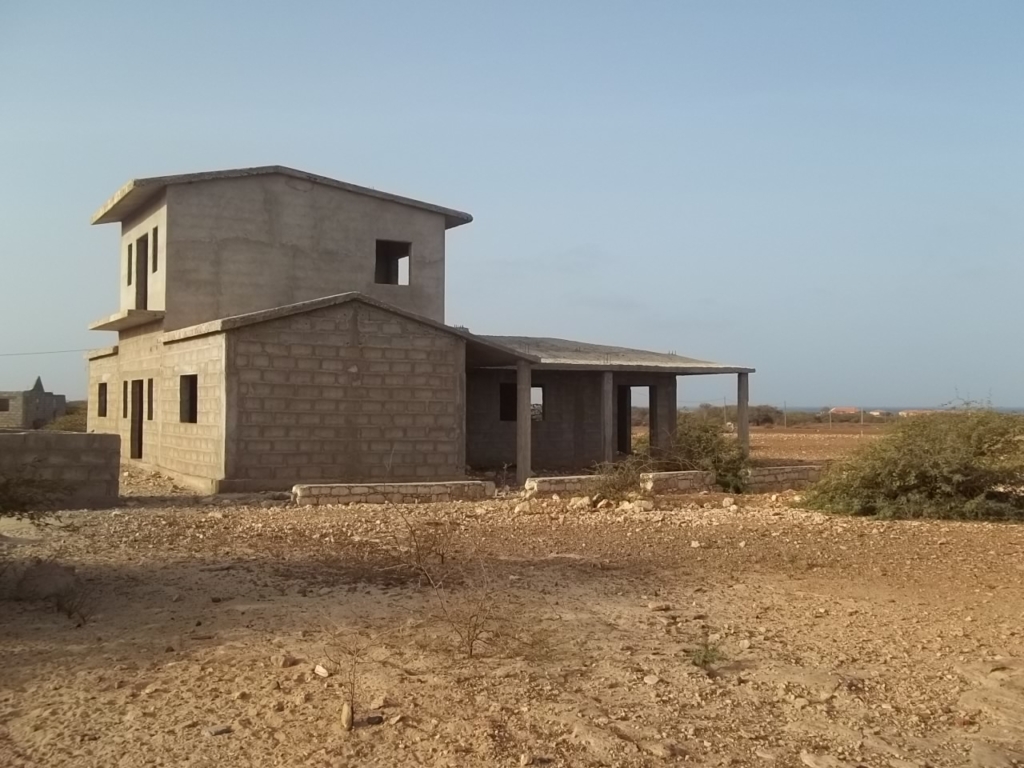 Villa & 7 Land Plots For Sale in Maio Cape 1 Image Side of Villa