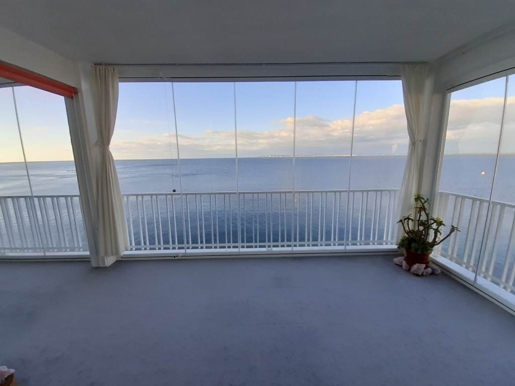 Impressive sea and mountain view for this 3 bedrooms Front Line top Floor Apartment For Sale in Roses Costa Brava 1 a 3 1