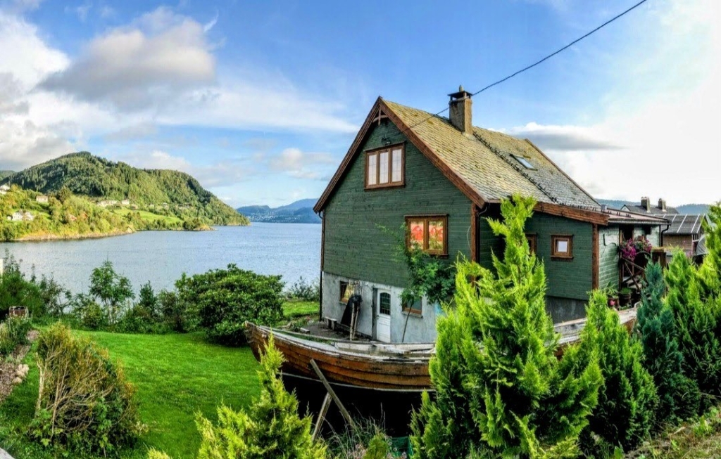 Luxury 7 Bed House For Sale In Valestrandsfossen 1 aaa