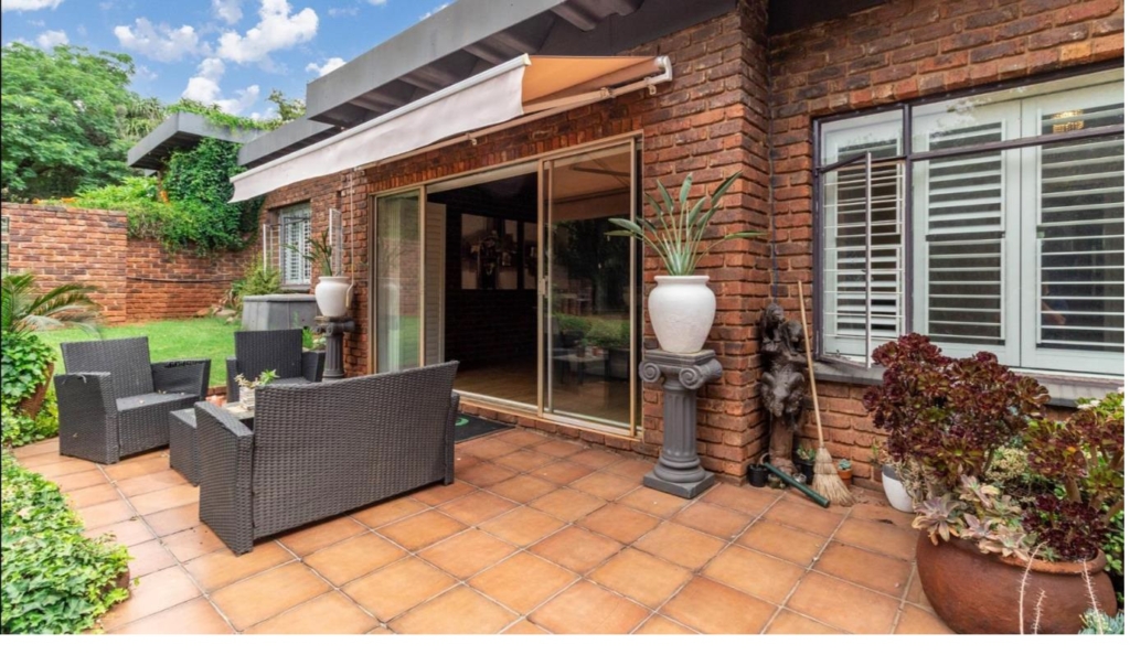 Luxury 4 Bed House For Sale in Roodepoort Johannesburg South 1 back yard pool 2