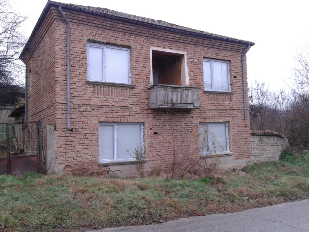 Excellent 3 Bed House For Renovation For Sale In Stezherovo Pleven 1 doors windows 1