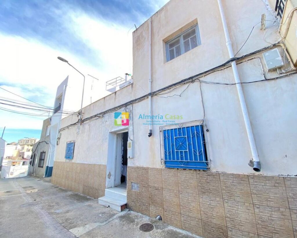 resale town house macael 58550 xl