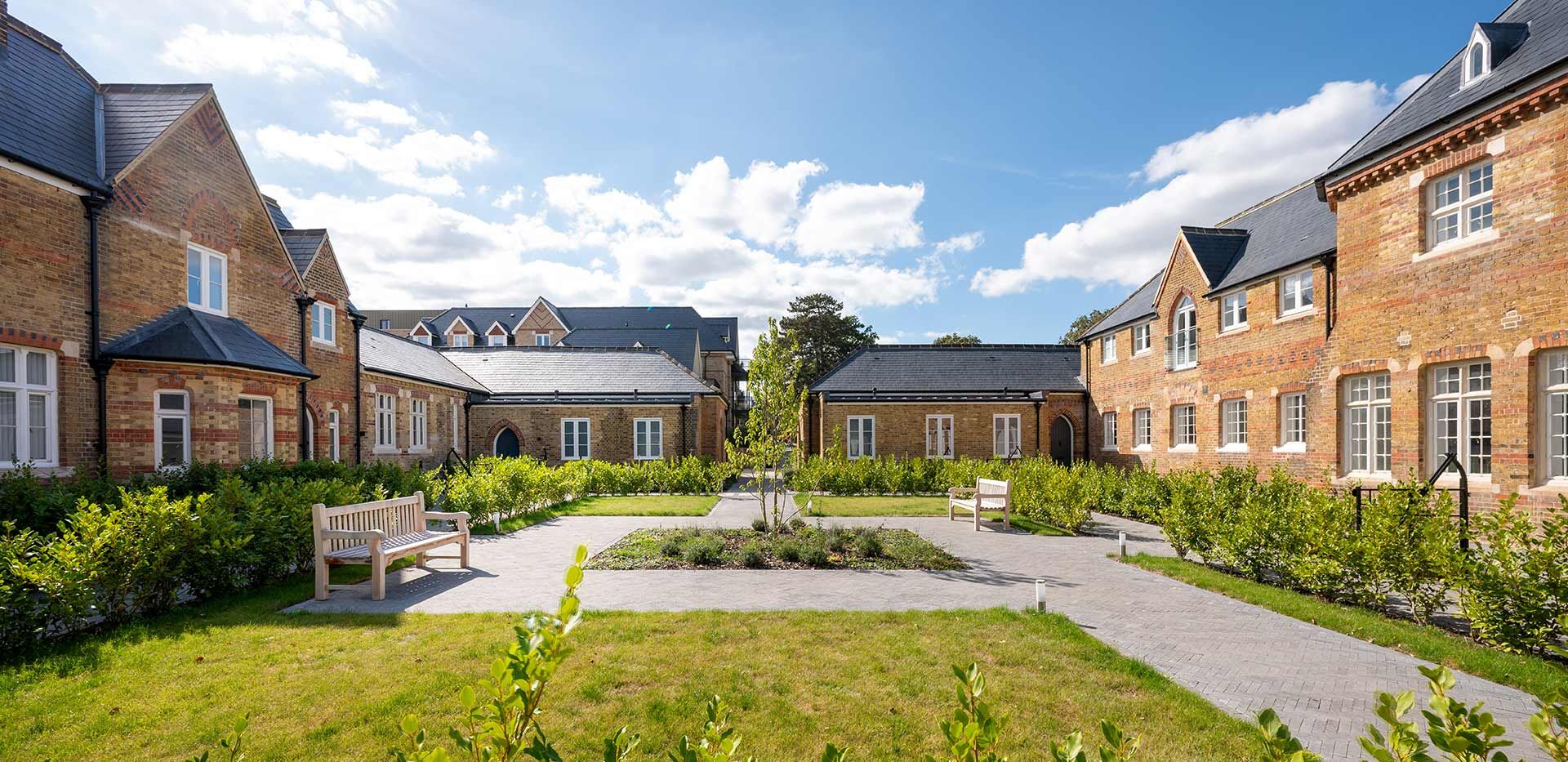 trent-park_the-royal-mews_exterior-image-3_30-09-2024.jpeg
