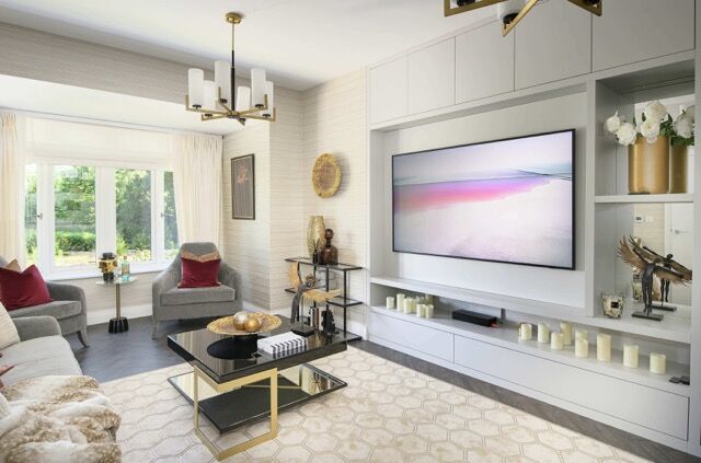 Spacious living room with large windows, stylish decor, and contemporary furnishings in Hildenboroug.