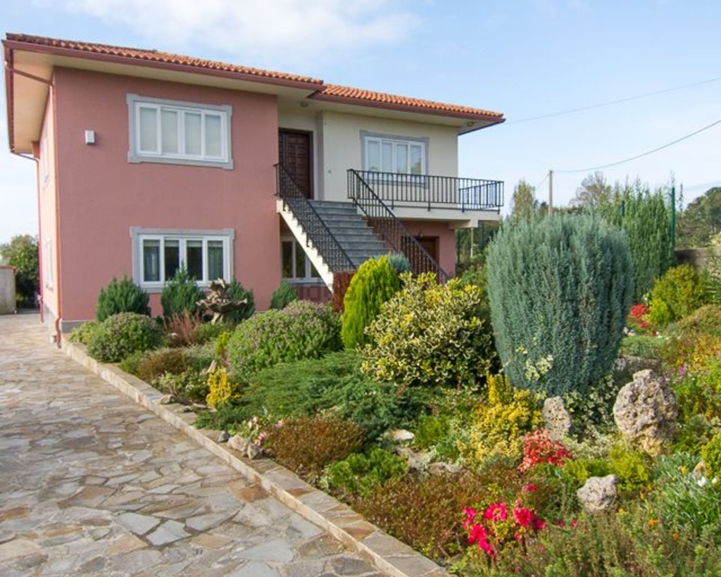 Chalet House With 2 Apartments for Sale in Boiro Galicia 1 1153796631
