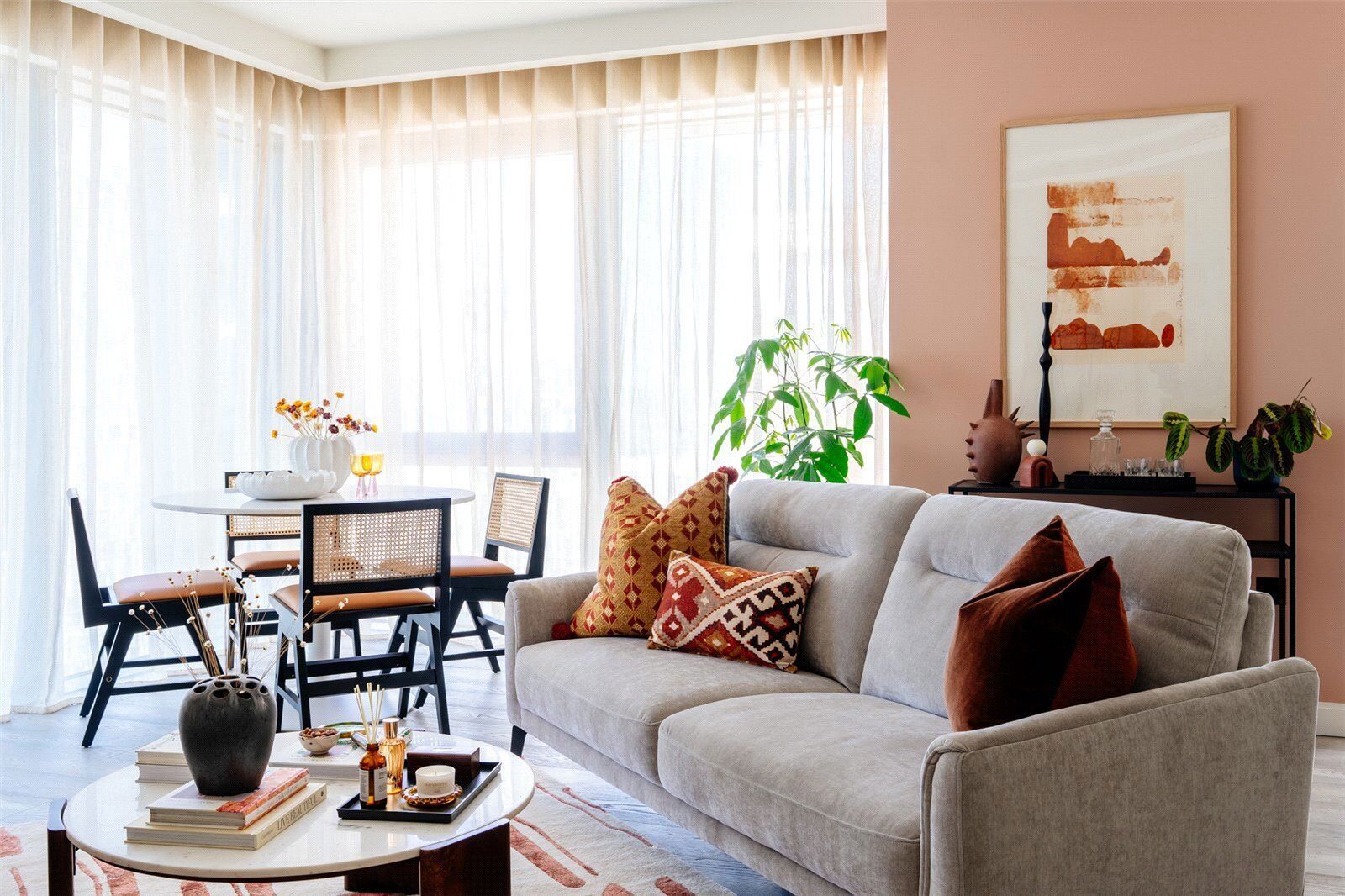 Stylish living room with natural light and contemporary decor in Canary Wharf apartment.