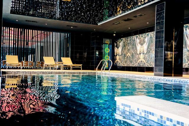 Spacious indoor swimming pool in Guller Pınarı, Alanya, near the sea. Luxurious amenities and contem.