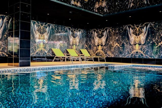 Pool area of a modern 1+1 apartment in Alanya with a pool and balcony.