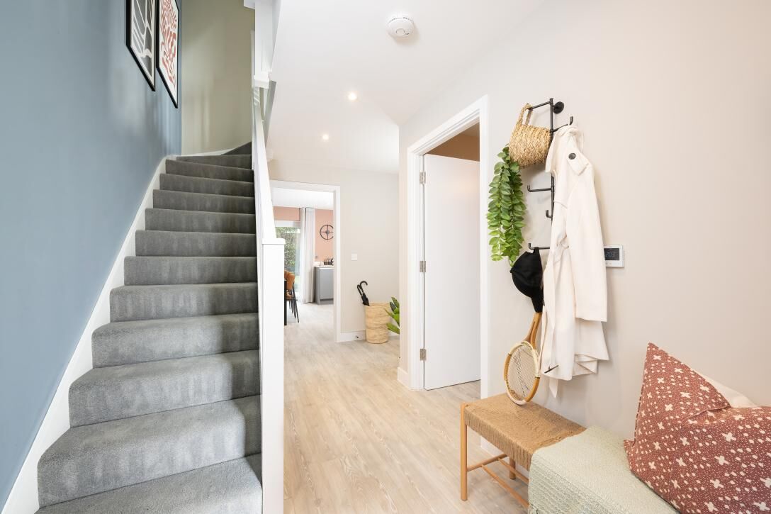 Bright entrance of a stylish 4-bedroom detached house with private garden in Cambridge.