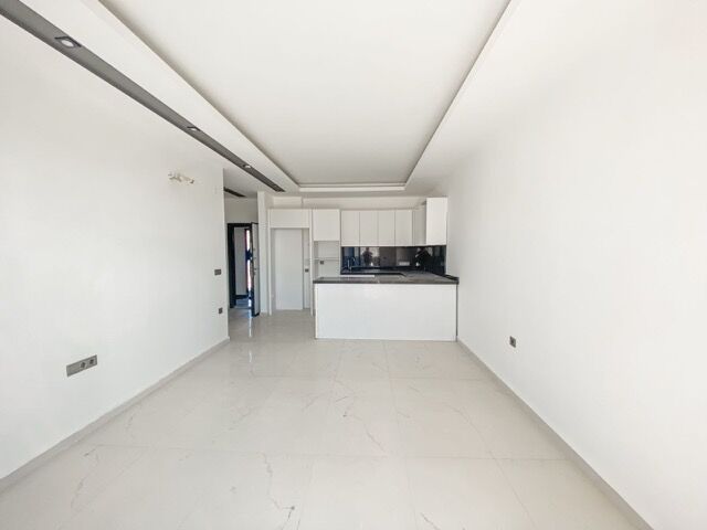 Bright, open-plan kitchen and living area in a stylish apartment in Kargıcak, Alanya.